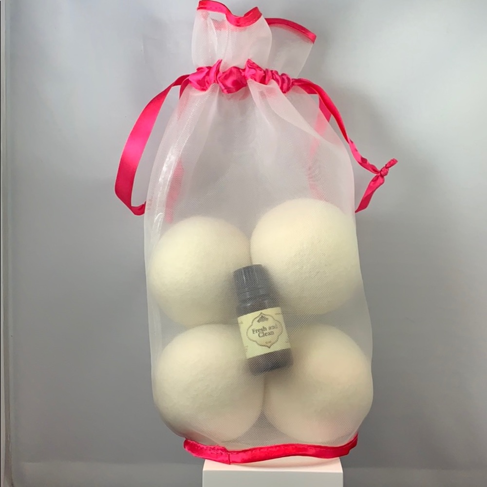 Wool Dryer Fluffs! 15ml of Fresh and Clean.